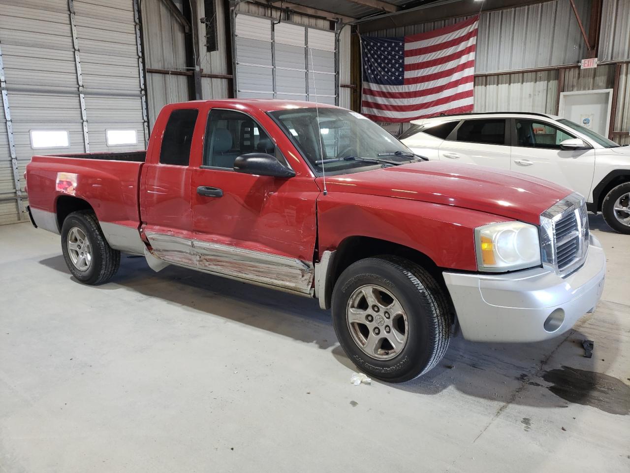 2005 Dodge Dakota - Image 4