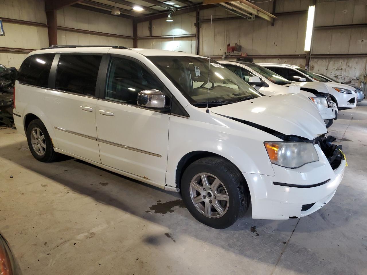 2010 Chrysler Town & Country - Image 4
