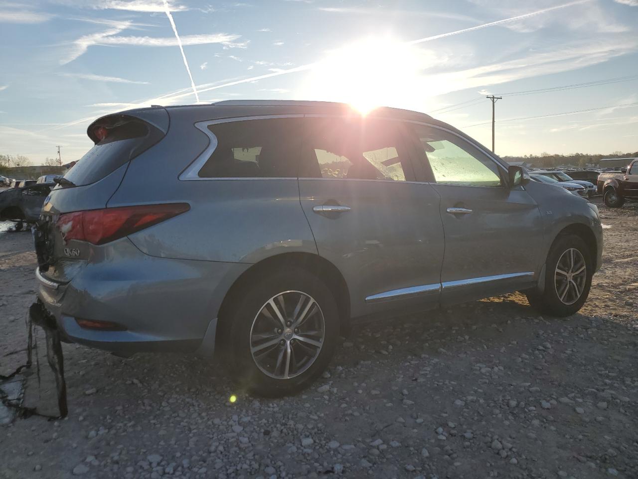2017 Infiniti QX60 - Image 3