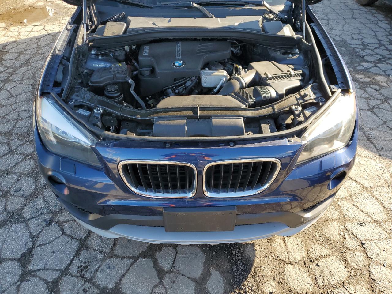 VIN WBAVL1C5XFVY38555 2015 BMW X1 no.12