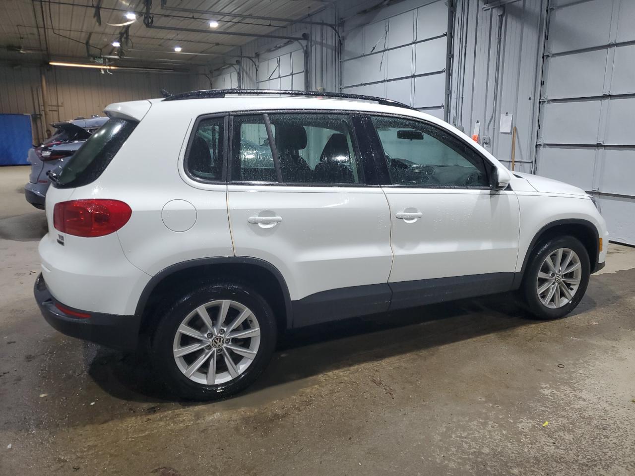 2017 Volkswagen Tiguan - Image 3