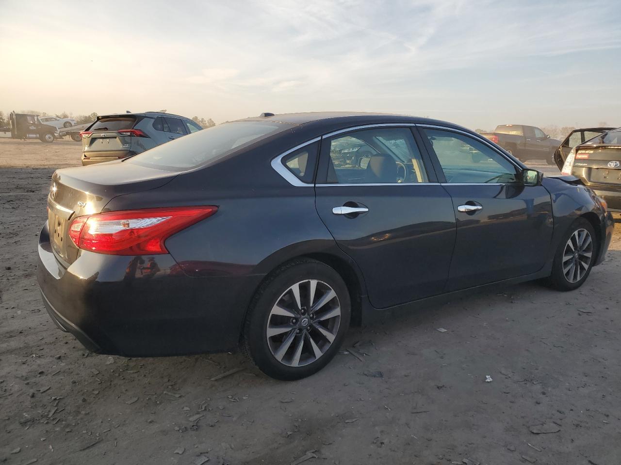 2017 Nissan Altima - Image 3
