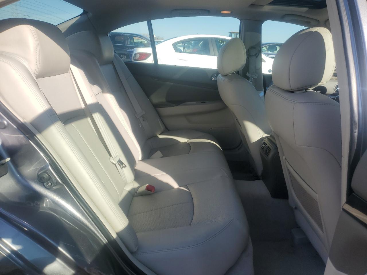 2012 Infiniti G - Image 11