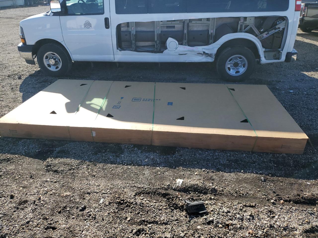 2018 Chevrolet Express - Image 13