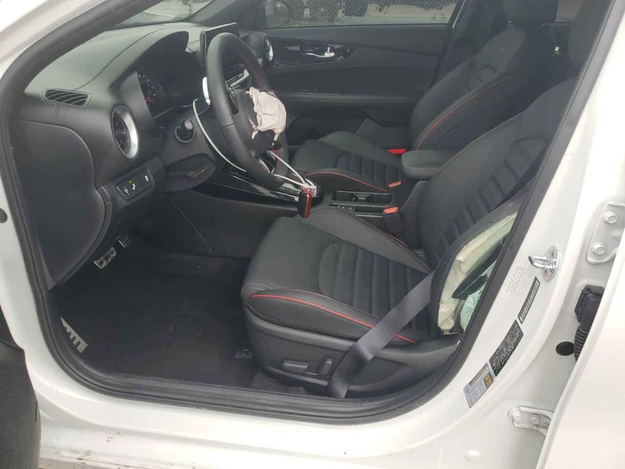 2022 Kia Forte - Image 7
