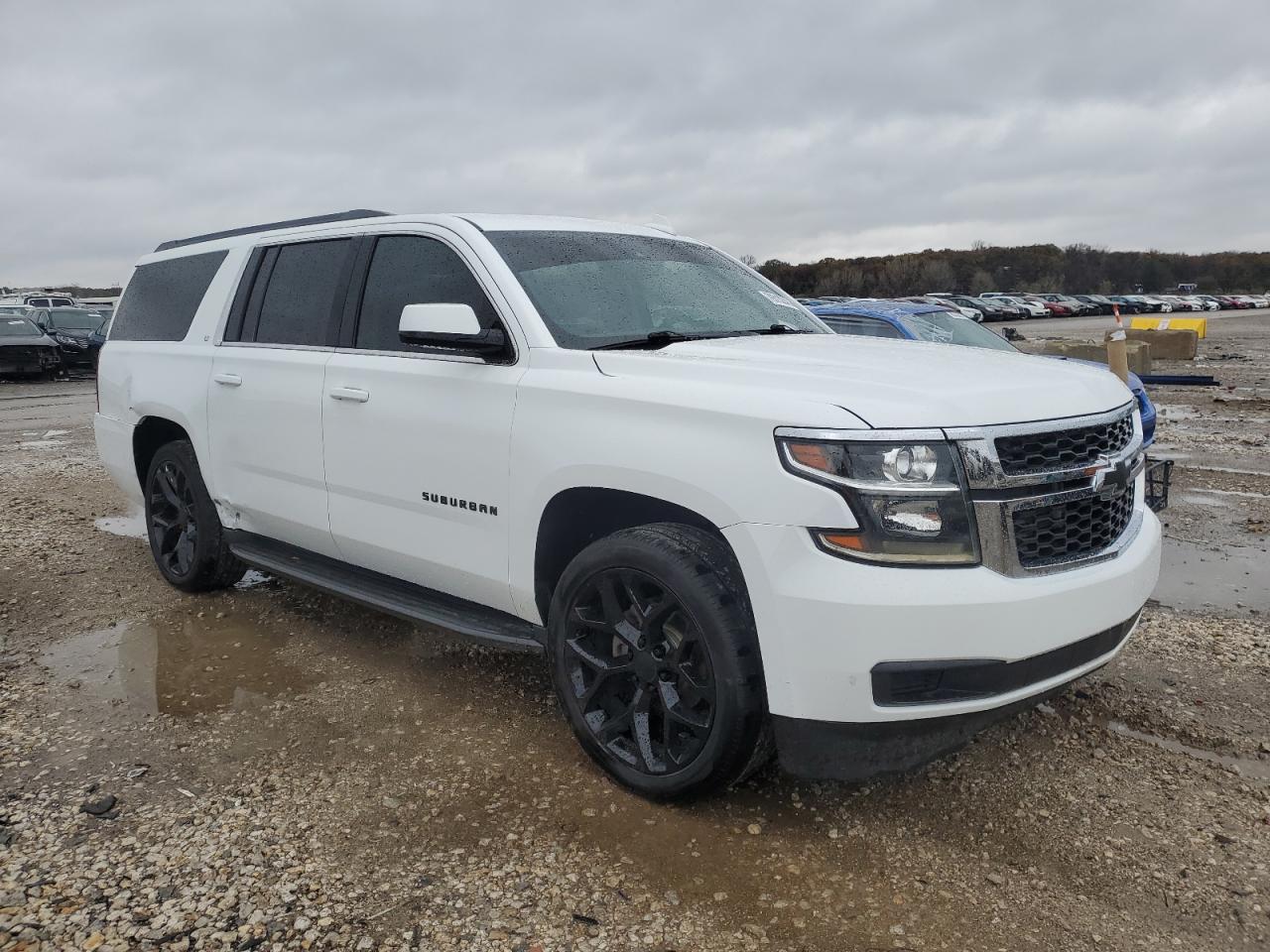 VIN 1GNSKHKC8GR186747 2016 CHEVROLET SUBURBAN no.4