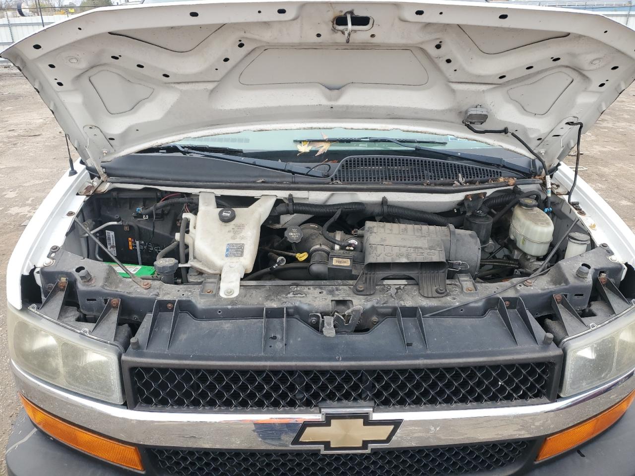 2014 Chevrolet Express - Image 12
