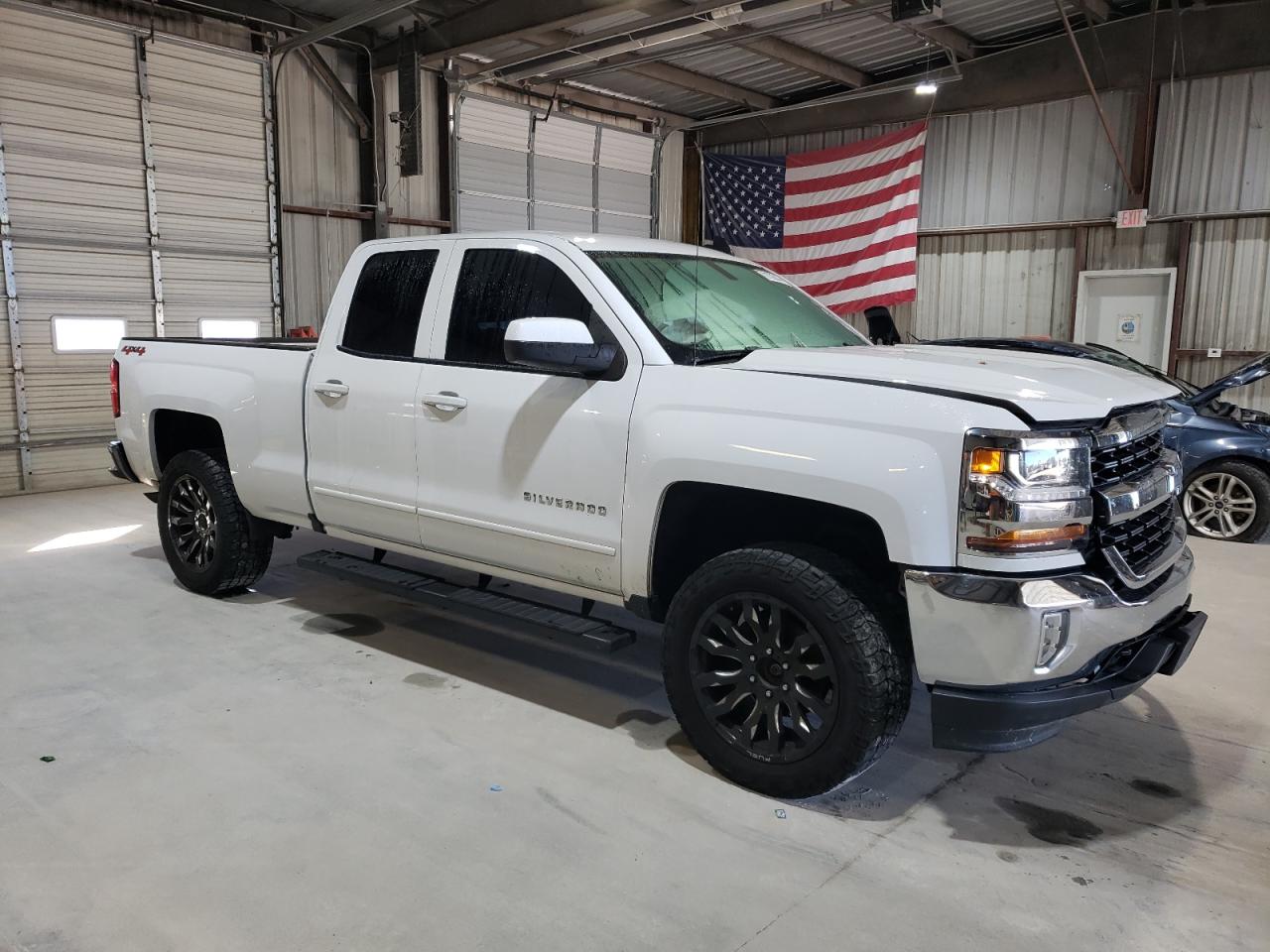 2017 Chevrolet Silverado - Image 4