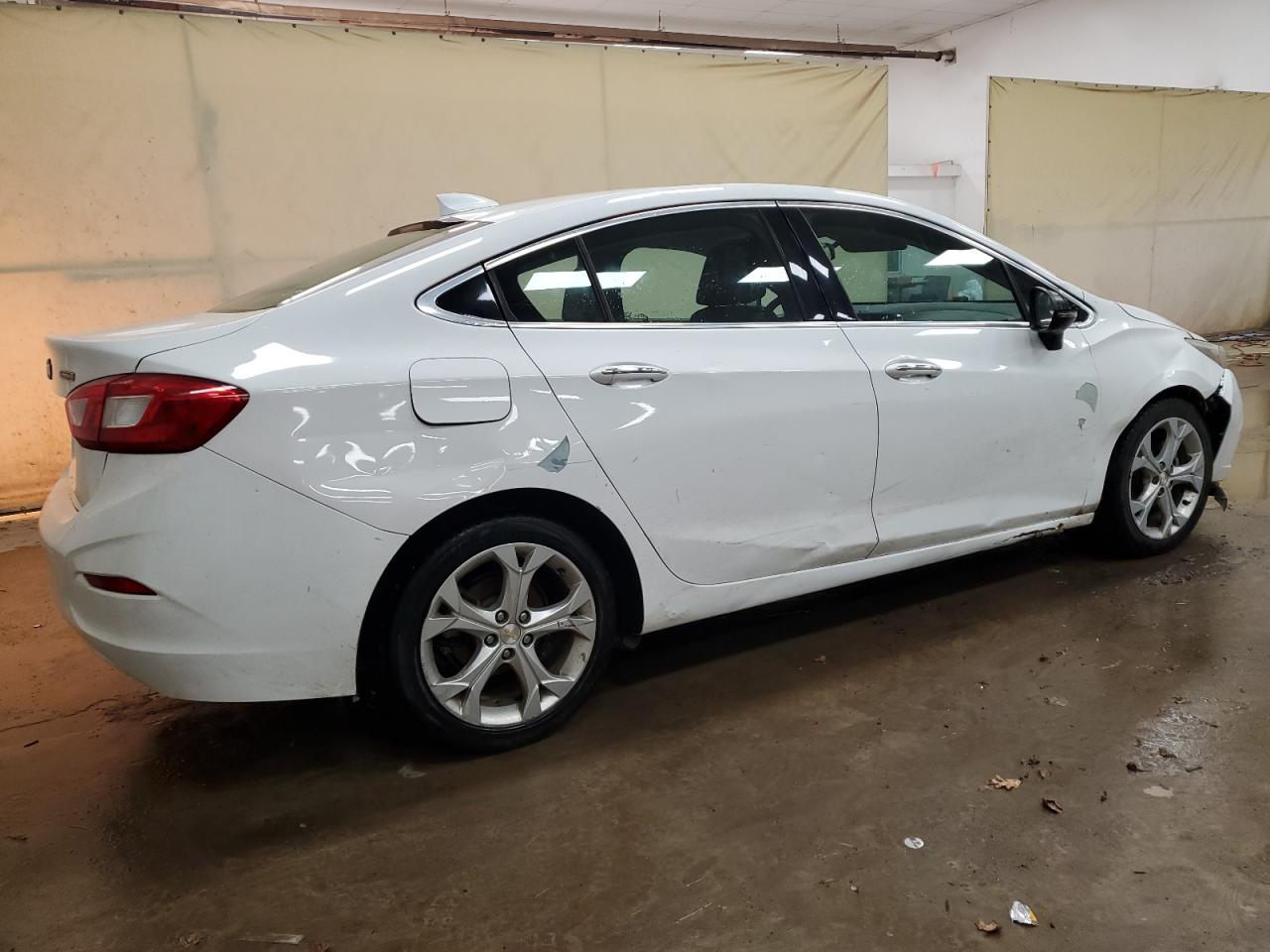 2017 Chevrolet Cruze - Image 3
