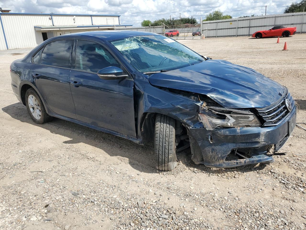 VIN 1VWAA7A38JC043839 2018 VOLKSWAGEN PASSAT no.4