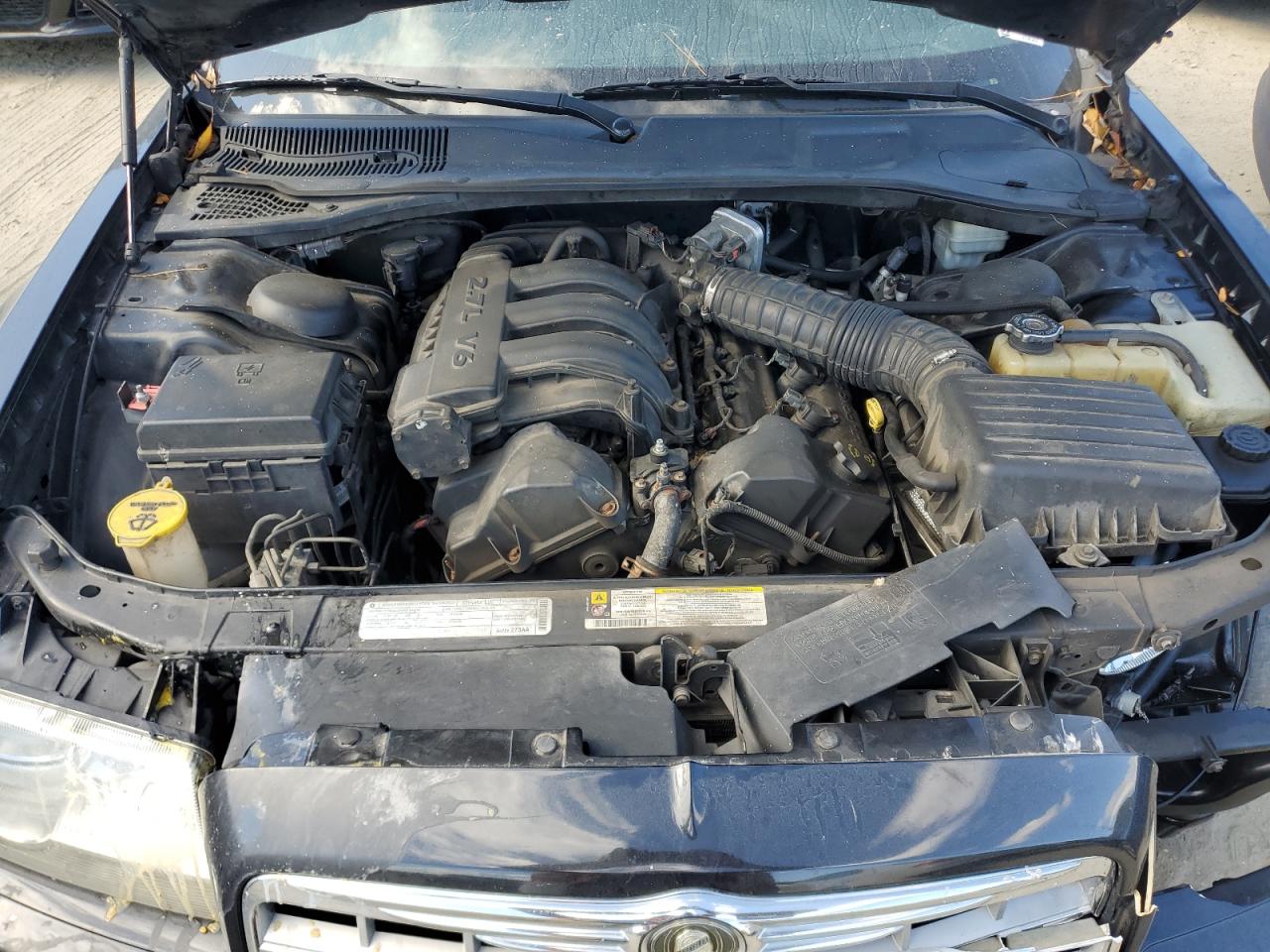 2009 Chrysler 300 - Image 11