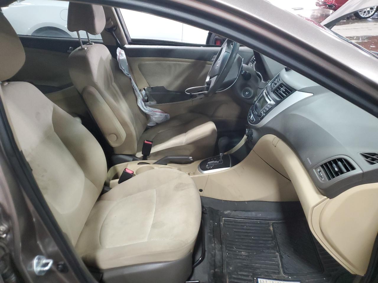 2013 Hyundai Accent - Image 7