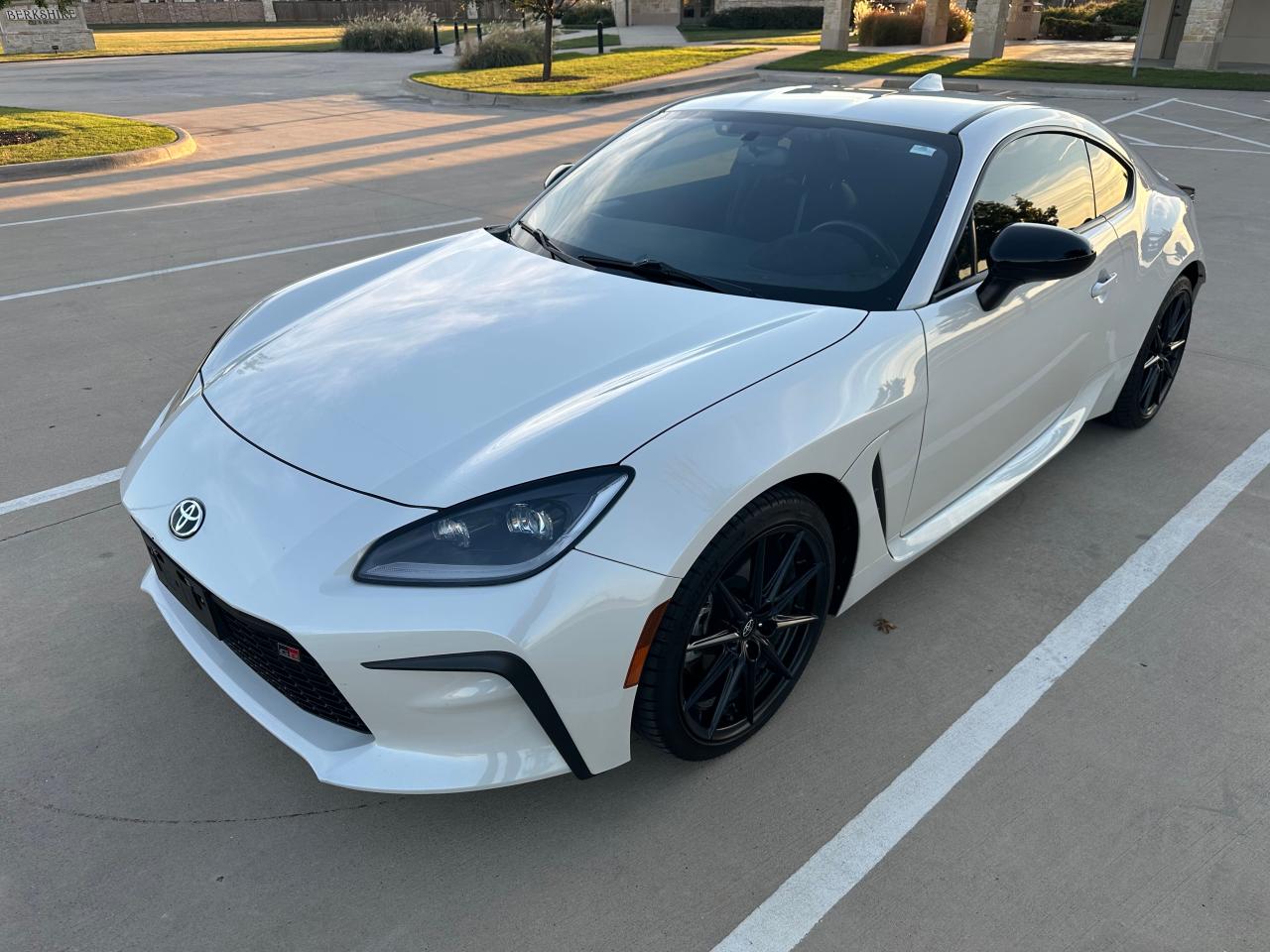 2022 Toyota GR 86 - Image 2