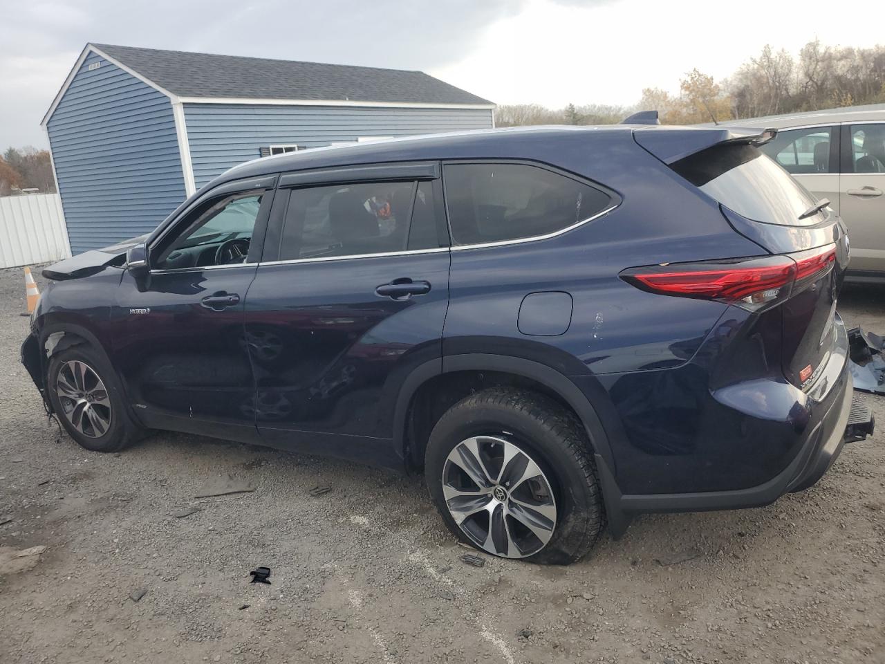 2021 Toyota Highlander - Image 2