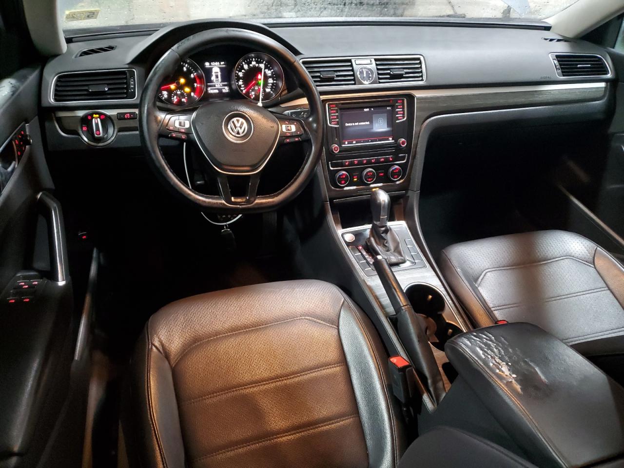 2017 Volkswagen Passat - Image 8