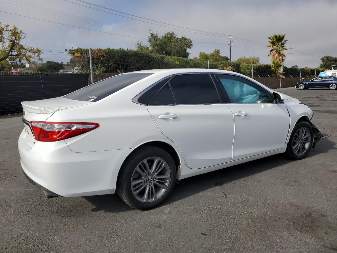 VIN 4T1BF1FK2GU504926 2016 TOYOTA CAMRY no.3