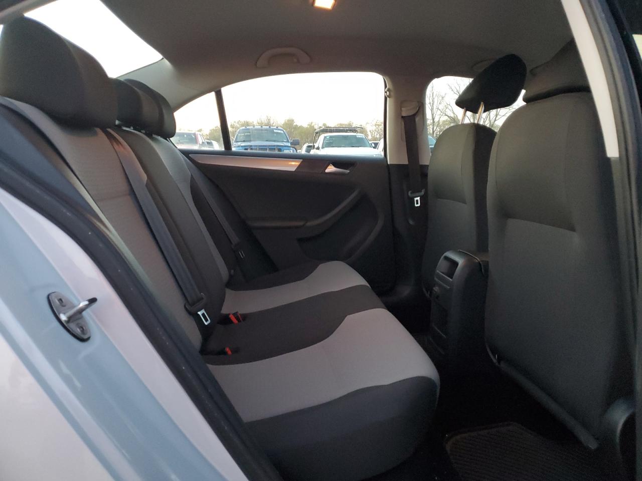 2017 Volkswagen Jetta - Image 10