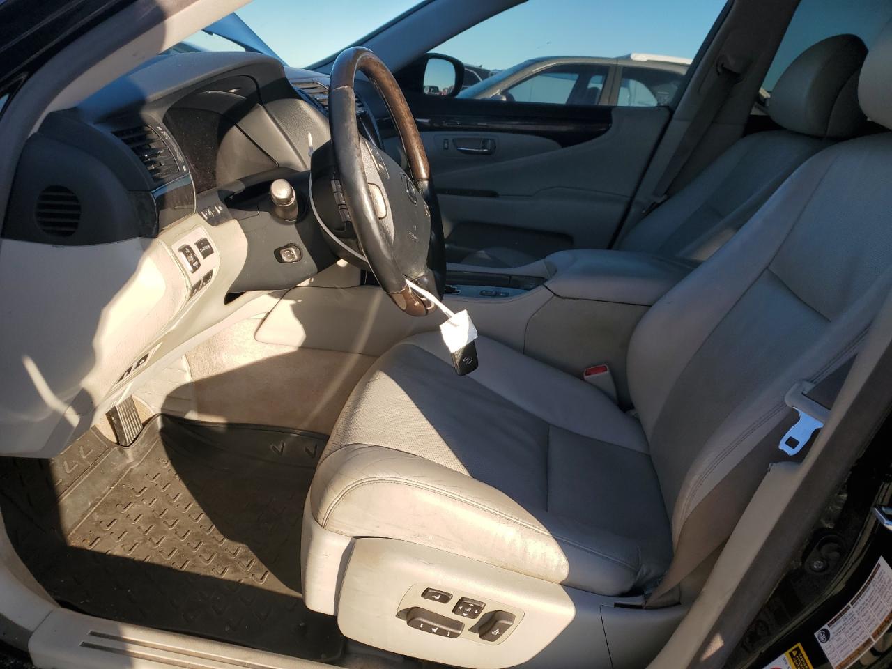 2007 Lexus LS - Image 7