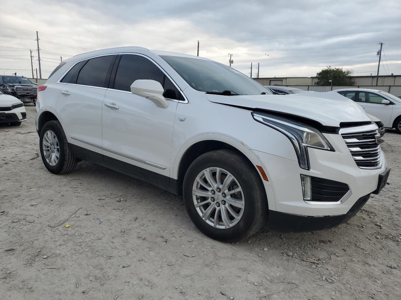 VIN 1GYKNARS9KZ122708 2019 CADILLAC XT5 no.4