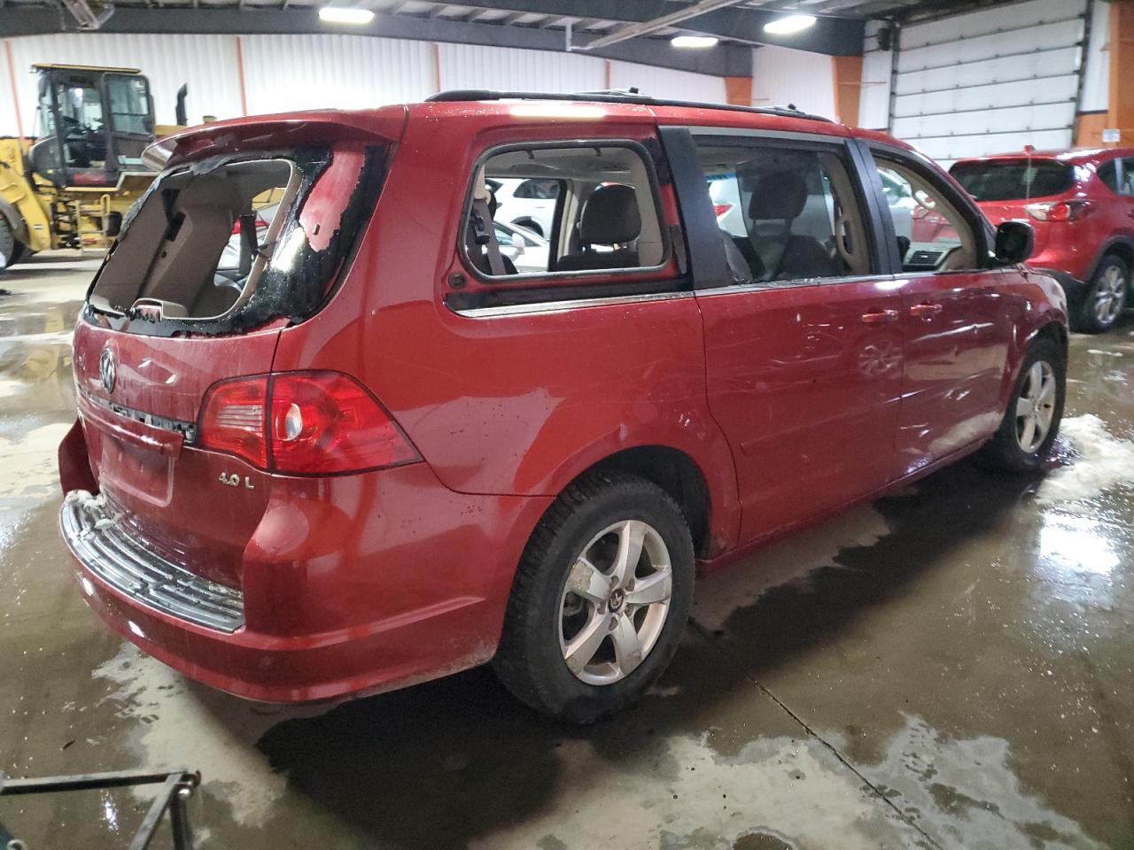 2009 Volkswagen Routan - Image 3