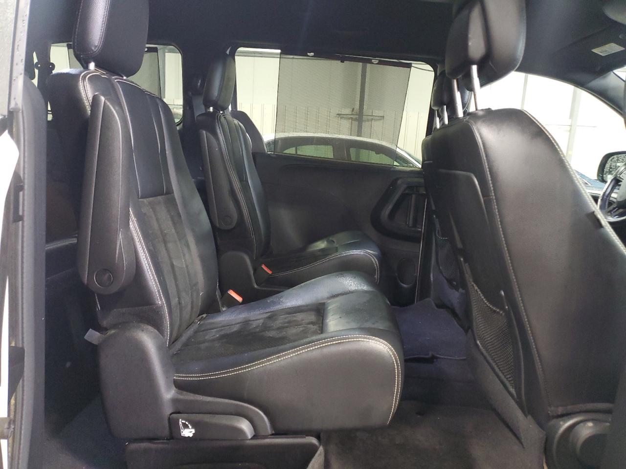 2015 Dodge Caravan - Image 11