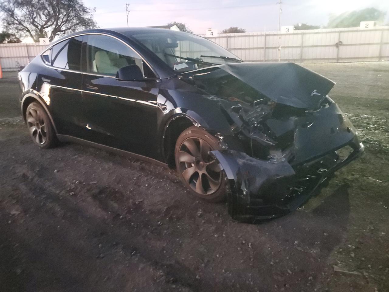 VIN 7SAYGAEE0RF076988 2024 TESLA MODEL Y no.4