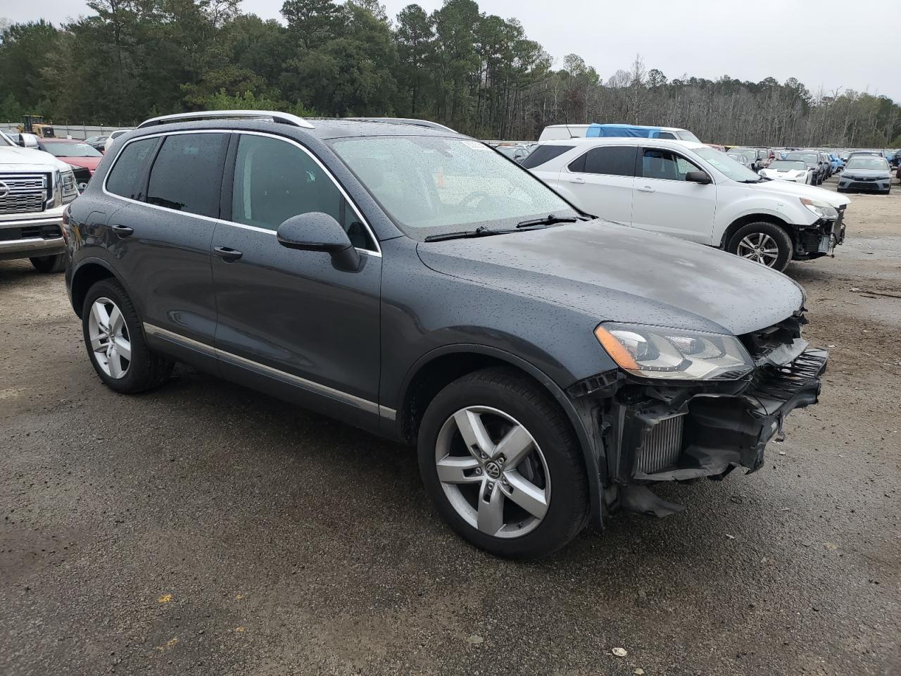 2014 Volkswagen Touareg - Image 4