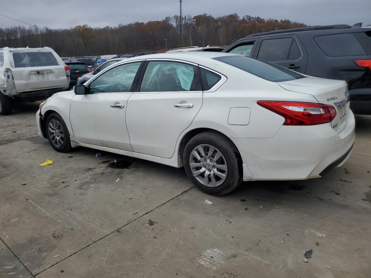 2017 Nissan Altima - Image 2