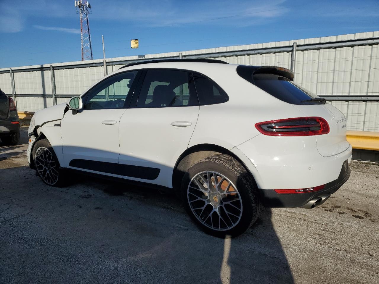 2018 Porsche Macan - Image 2