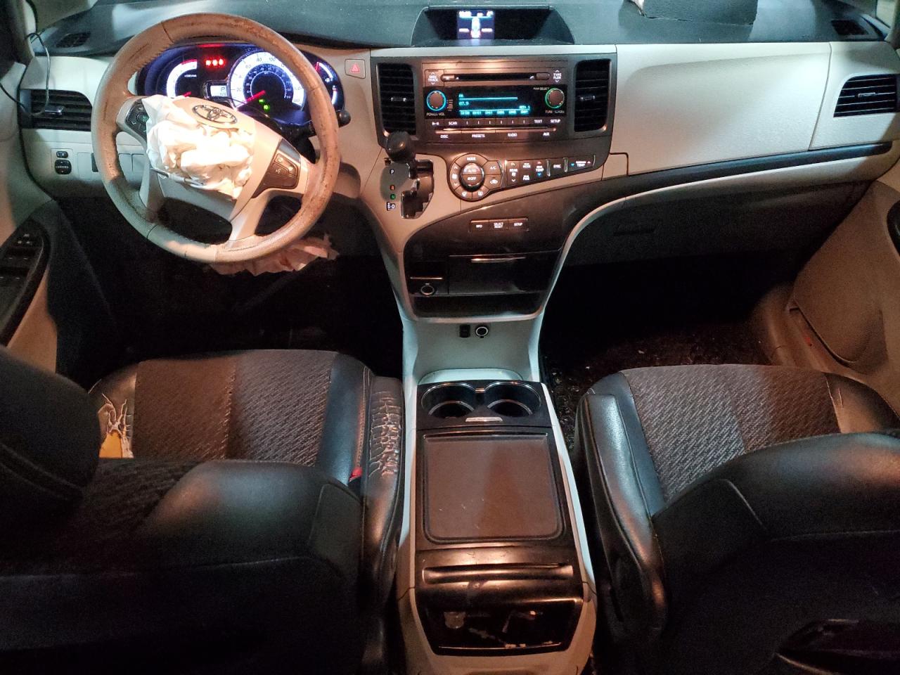 2013 Toyota Sienna - Image 8