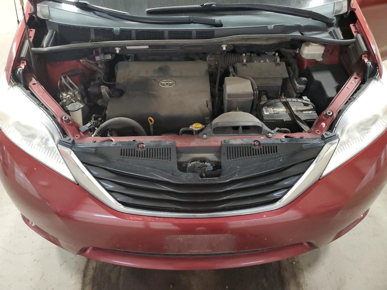 2011 Toyota Sienna - Image 12
