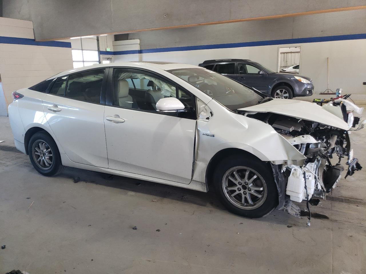 VIN JTDKARFU6H3052781 2017 TOYOTA PRIUS no.4