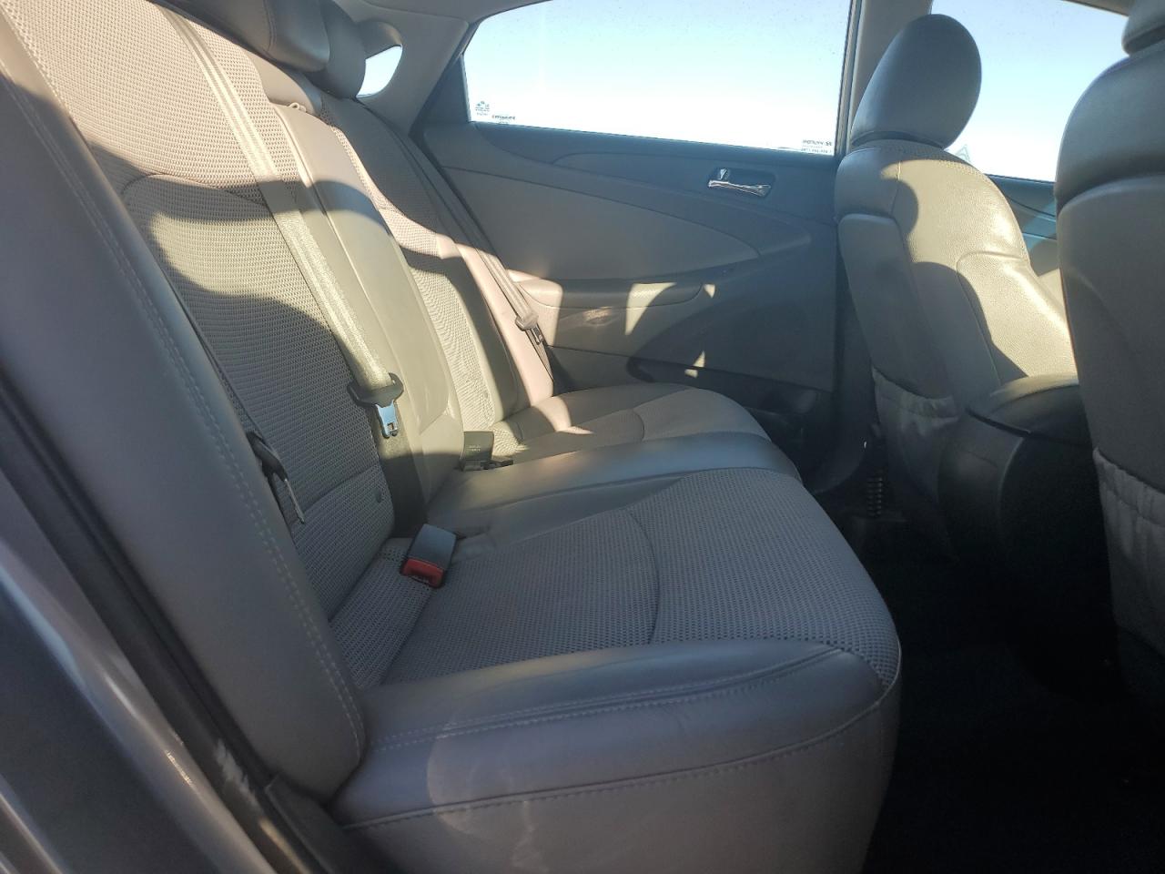 2013 Hyundai Sonata - Image 11