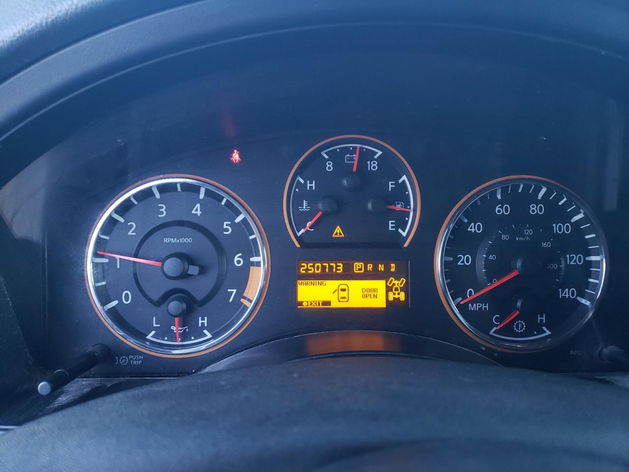 2010 Nissan Armada - Image 9
