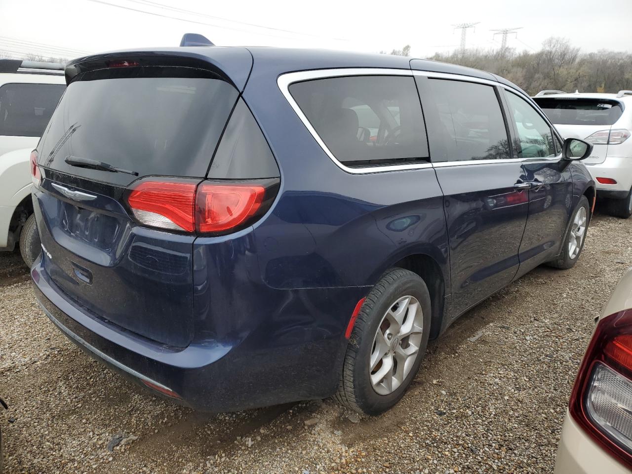 VIN 2C4RC1BG8HR782113 2017 CHRYSLER PACIFICA no.3