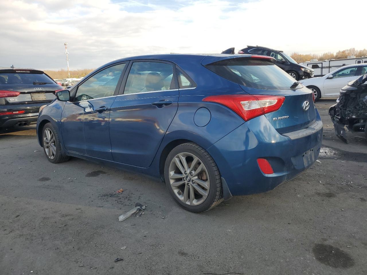 2016 Hyundai Elantra - Image 2