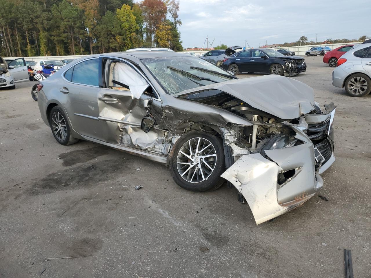 2016 Lexus ES - Image 4