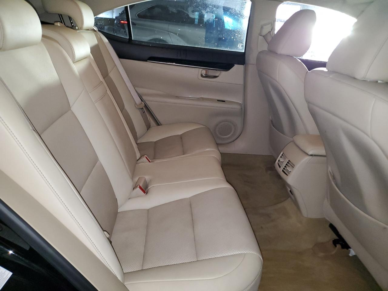 2015 Lexus ES - Image 10