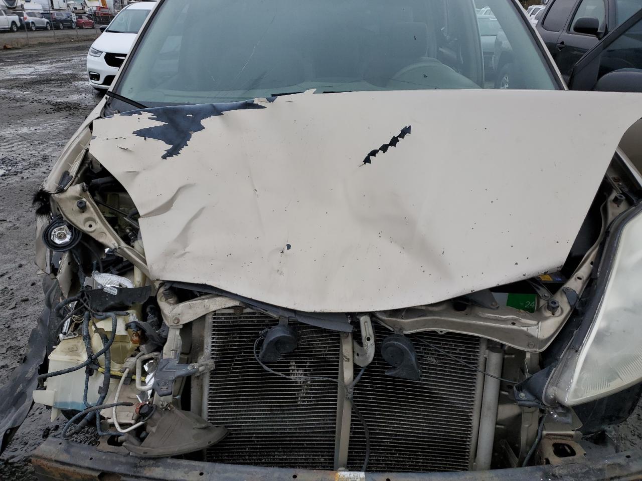 2004 Toyota Sienna - Image 12