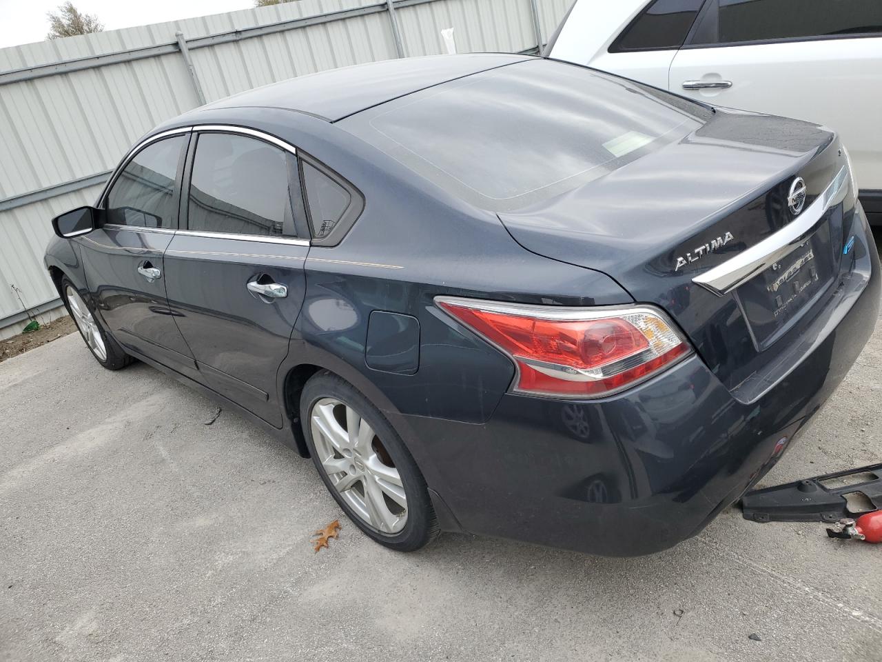 2014 Nissan Altima - Image 2