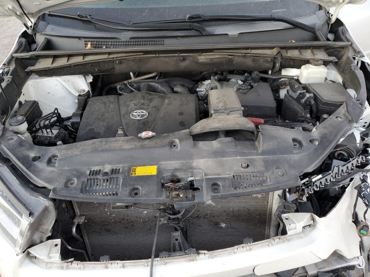 2019 Toyota Highlander - Image 13