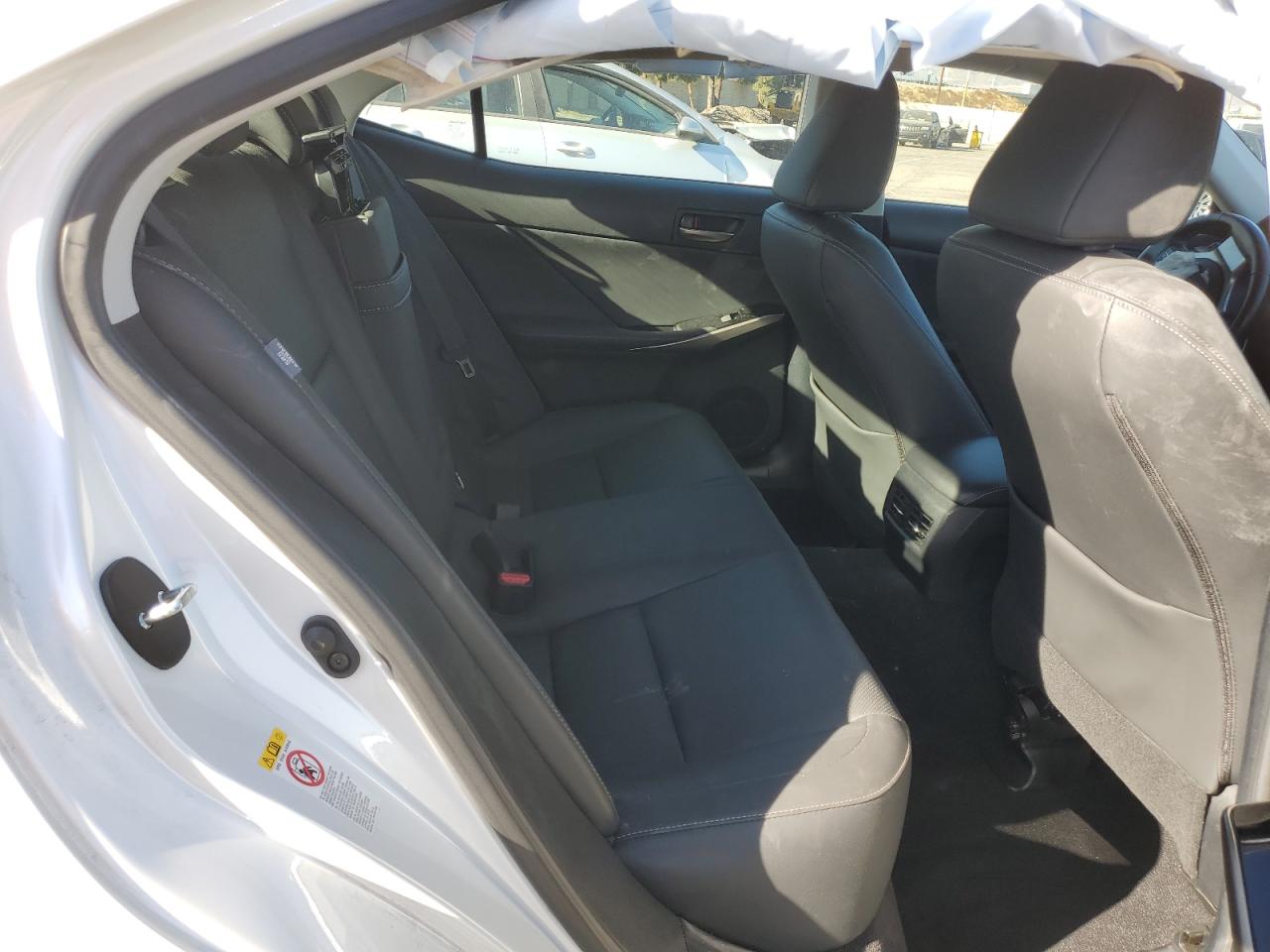 2018 Lexus IS - Image 10