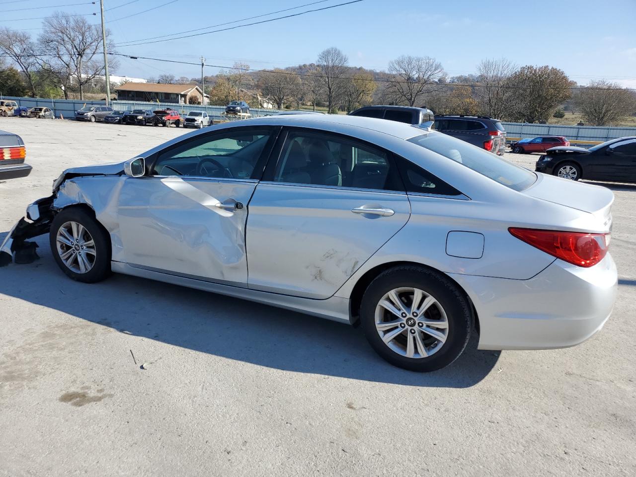 2011 Hyundai Sonata - Image 2
