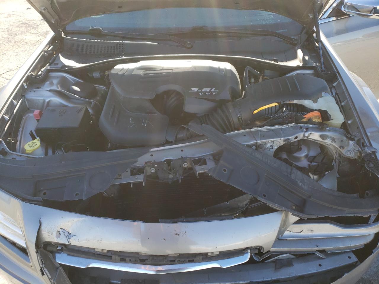 2014 Chrysler 300 - Image 12