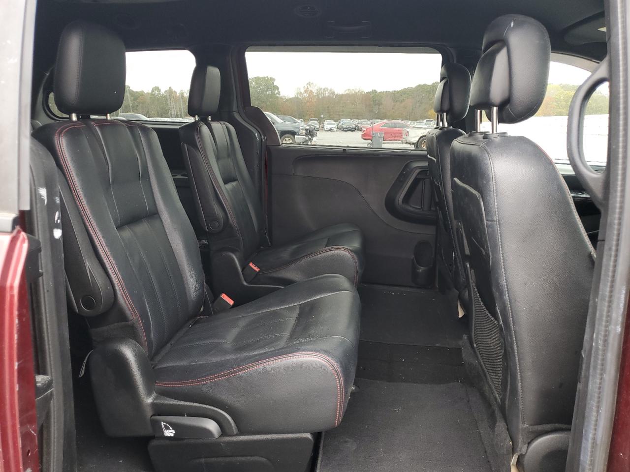 2018 Dodge Caravan - Image 11