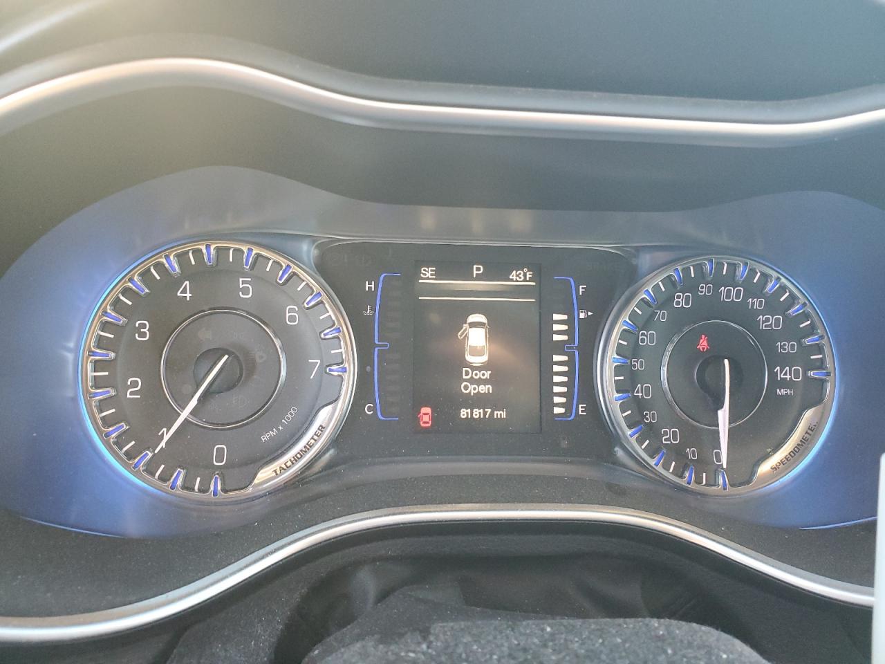 2015 Chrysler 200 - Image 9
