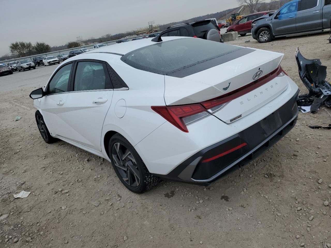 2024 Hyundai Elantra - Image 2