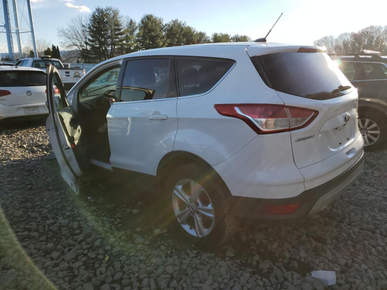 VIN 1FMCU9GX9FUC53212 2015 FORD ESCAPE no.2