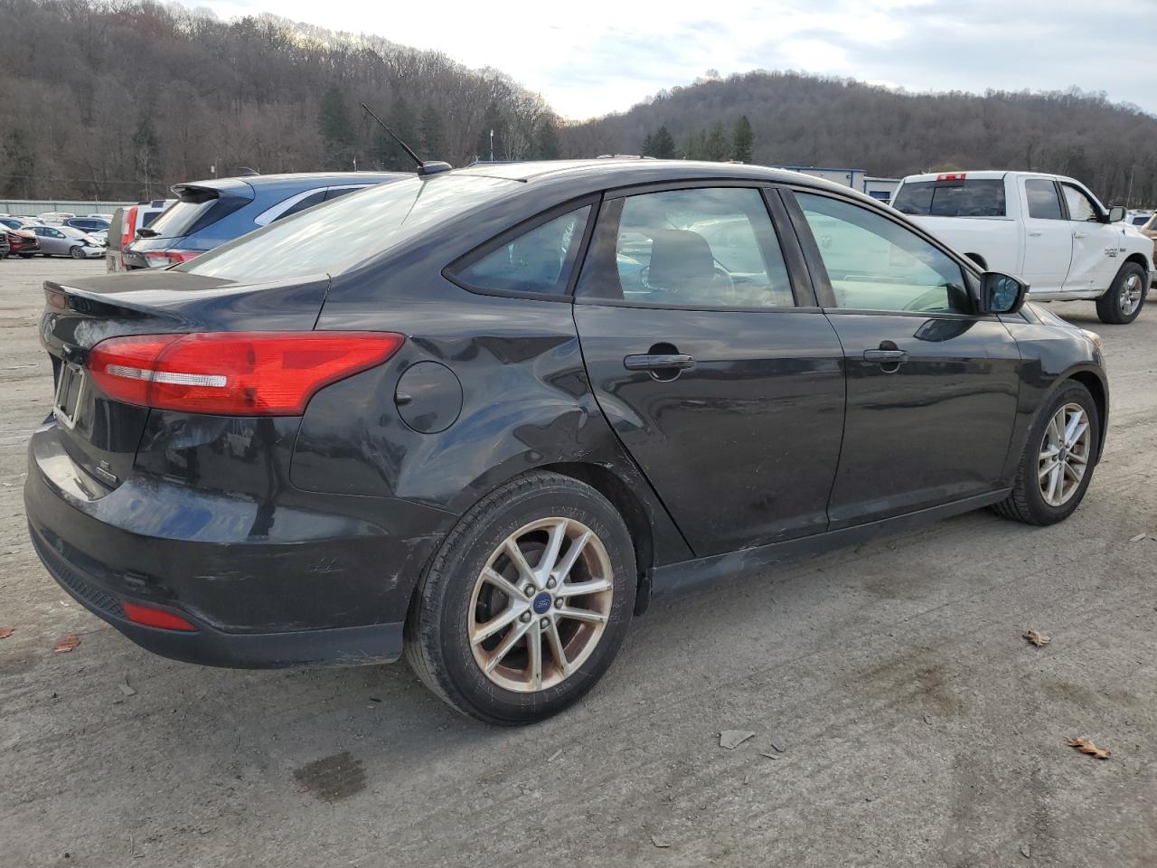 2015 Ford Focus Se VIN: 1FADP3F25FL260401 Lot: 81363454