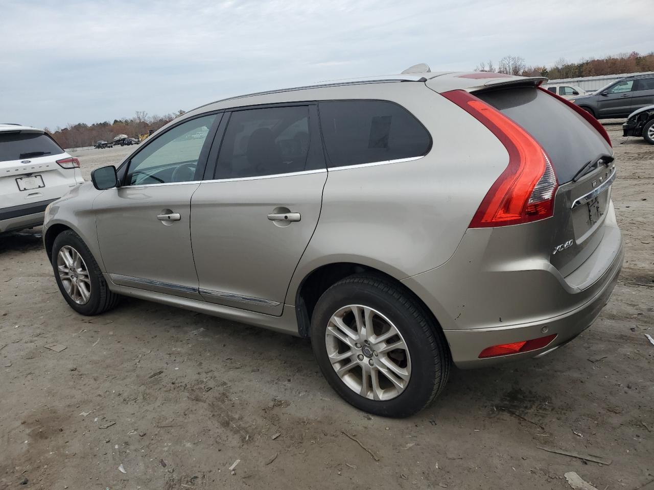 2016 Volvo XC60 - Image 2